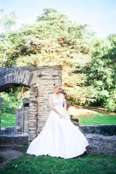 Robe de mariée dos nu satin et dentelle