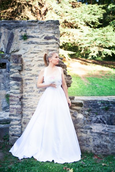 Robe de mariée dos nu satin et dentelle