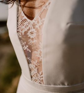 robe mariée champêtre ouverture devant dentelle