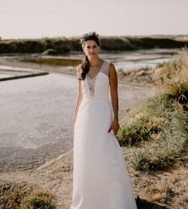 robe mariée bohème décolleté devant dentelle plumetis