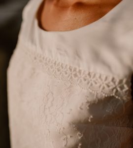 top mariée dentelle liseré petite manche