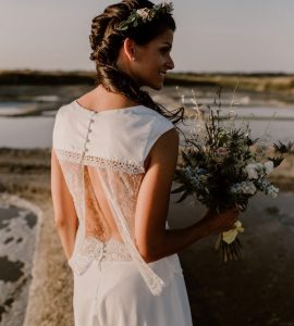 top mariée dentelle liseré boutons ouvert dos