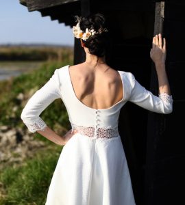 Robe mariée civile décolleté dos rond boutons