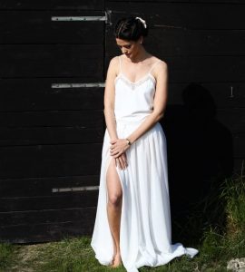 Top et jupe mariée fluide mousseline fente dentelle graphique