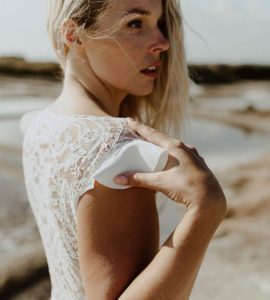 Robe de mariée cache coeur dentelle manche volants