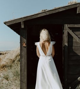 Robe de mariée décolleté dos manche plumetis