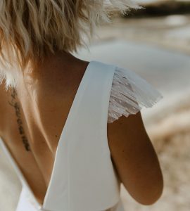 Robe mariée décolleté dos ceinture plumetis boutons