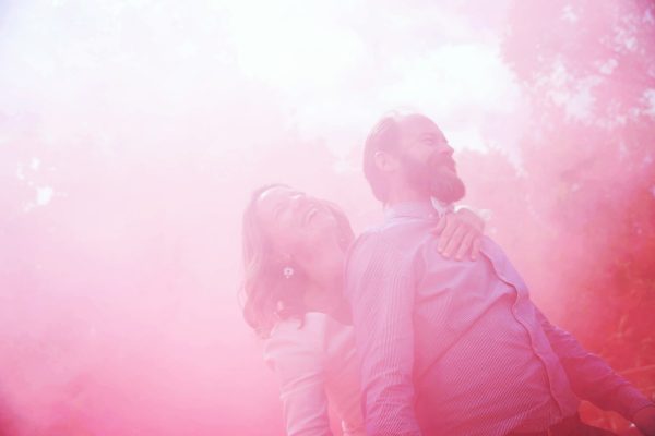 Inspiration mariage équestre fumigènes robe de mariée