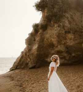 robe de mariée dentelle fleurs manches bouffantes