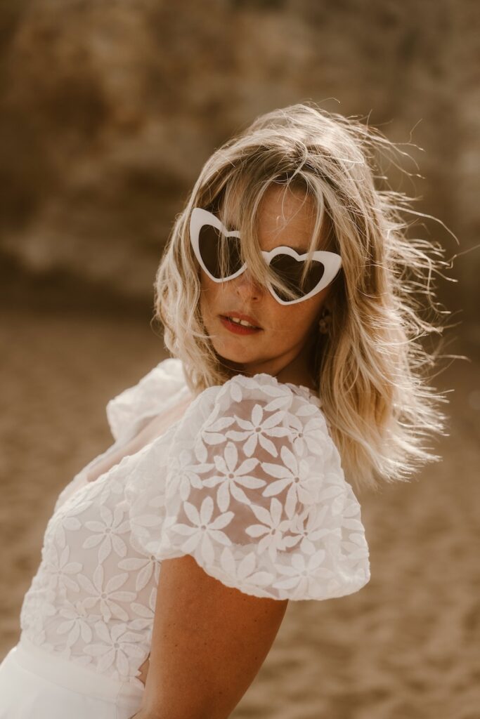 robe de mariée dentelle fleurs manches bouffantes