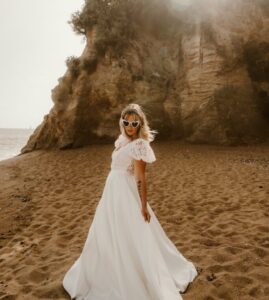 robe de mariée dentelle décolleté jupe volume
