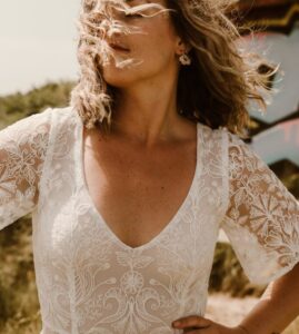 robe de mariée décolleté ceinture dentelle transparente saint nazaire