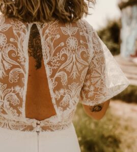 robe de mariée épurée motif moderne dentelle saint nazaire
