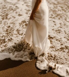 robe de mariée moderne bretelle volants dentelle