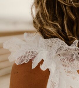 robe de mariée moderne dentelle saint nazaire