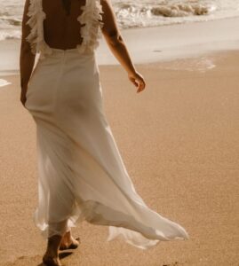 robe de mariée dos nu dentelle fleurs traine