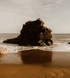 plage rocher saint nazaire
