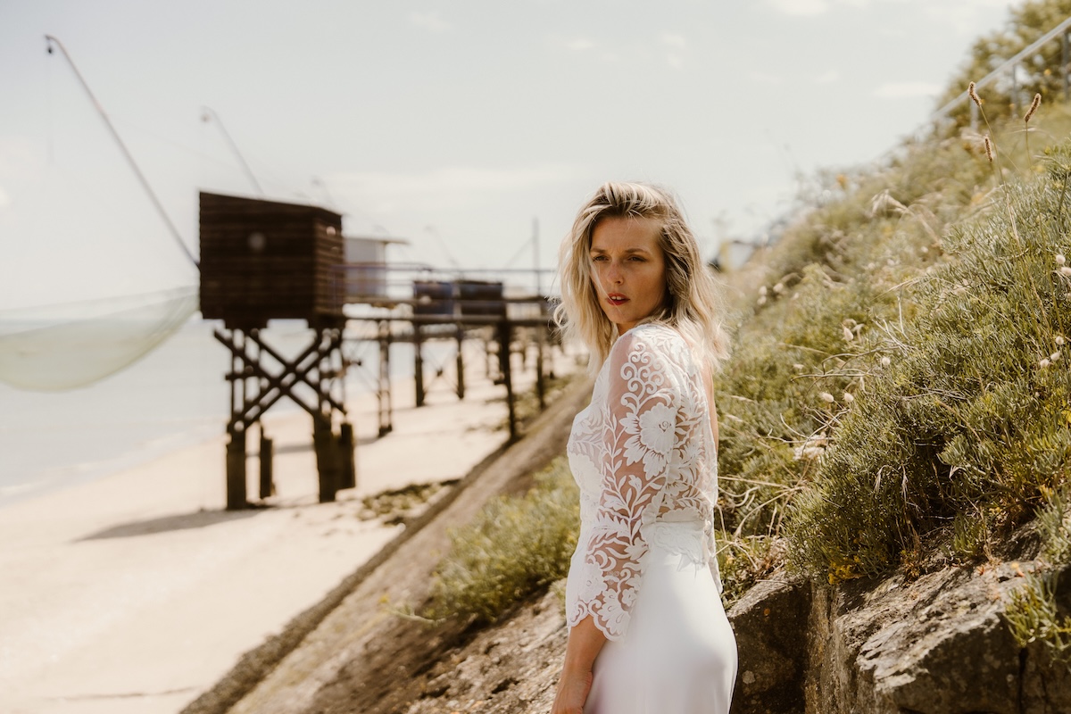 robe de mariée simple dentelle manche 3/4 vannes