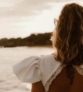 manche originale robe de mariée décolleté dos