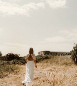 robe de mariée décolleté dos triangle attache nuque 44