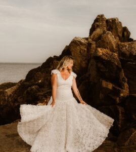 robe de mariée sur mesure moderne décolleté dos volume Nantes