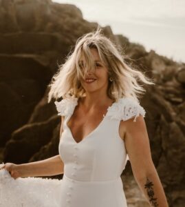 robe de mariée sur mesure originale décolleté boutons Nantes