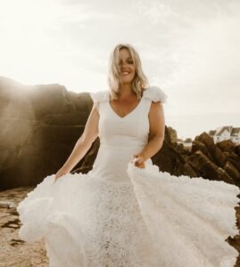 robe de mariée sur mesure originale décolleté boutons Nantes