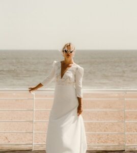 robe de mariée épurée décolleté manches tissu 44