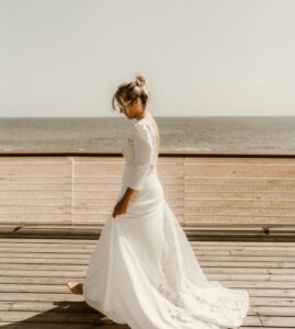 robe de mariée moderne manche 3/4 dentelle gros motif 44