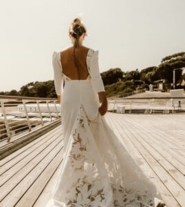 robe de mariée moderne carré traine dentelle 44