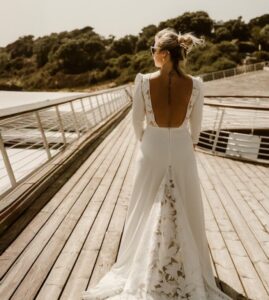 robe de mariée moderne carré traine dentelle 44