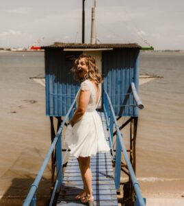 robe de mariée civil courte dos nu dentelle paillettes 44
