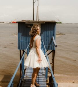 robe de mariée civil courte dos nu dentelle paillettes 44