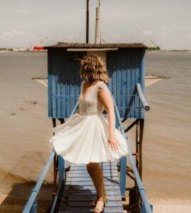 robe de mariée jupe qui tourne dentelle sequins 44