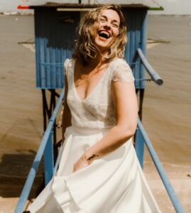robe de mariée jupe qui tourne dentelle sequins 44