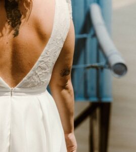 robe de mariée courte décolleté dos petite manche 44