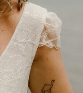 robe de mariée civil courte petite manches dentelle paillettes 44