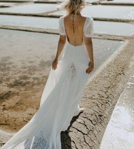 Robe de mariée dentelle géométrique décolleté dos traine dentelle