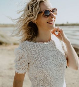 Robe de mariée dentelle graphique manches ballons