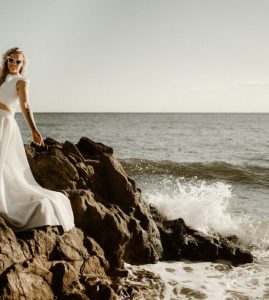 robe de mariée moderne tissu motif fleurs gaufré jupe volume petites manches Saint Nazaire