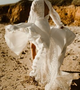 robe de mariée vintage dentelle manches longues col traine dentelle Saint Nazaire
