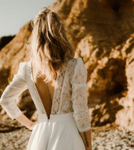 robe de mariée bohème décolleté dos manches 3/4 dentelle jupe fluide traine Nantes