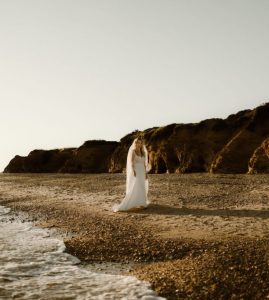 robe de mariée décolleté dentelle manches bouffantes jupe fluide Saint nazaire