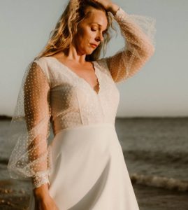 robe de mariée bohème décolleté V dentelle grosses manches poignets dentelle 44