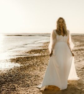robe de mariée décolleté dentelle manches bouffantes jupe fluide Saint nazaire