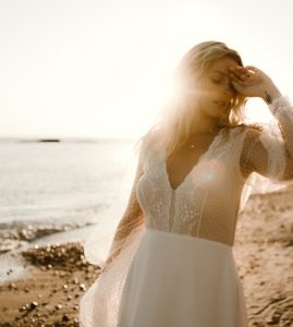 robe de mariée décolleté dentelle manches bouffantes jupe fluide Saint nazaire