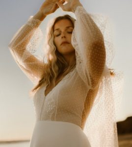 robe de mariée décolleté dentelle manches bouffantes jupe fluide Saint nazaire
