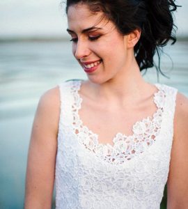 robe mariage décolleté V dentelle petite ceinture