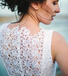 dentelle guipure décolleté dos carré mariage