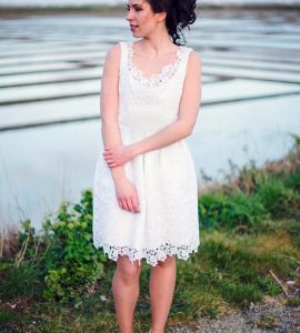 robe de mariée courte dentelle guipure plis